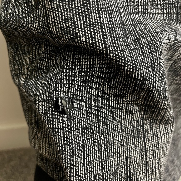 Lululemon Sweater, black and grey, size 6 - Picture 3 of 3